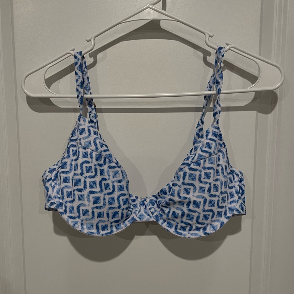 XL Blue and White Patterned Women's Bikini Top